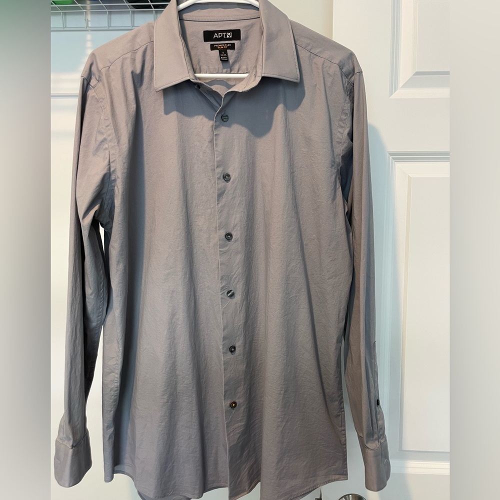 Gray Apt. 9 button up dress shirt. Size 34.